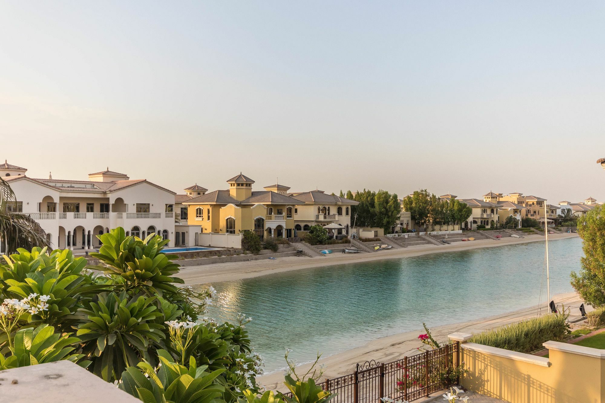 Yanjoon Holiday Homes - Palm Jumeirah Frond A Villas 迪拜 外观 照片