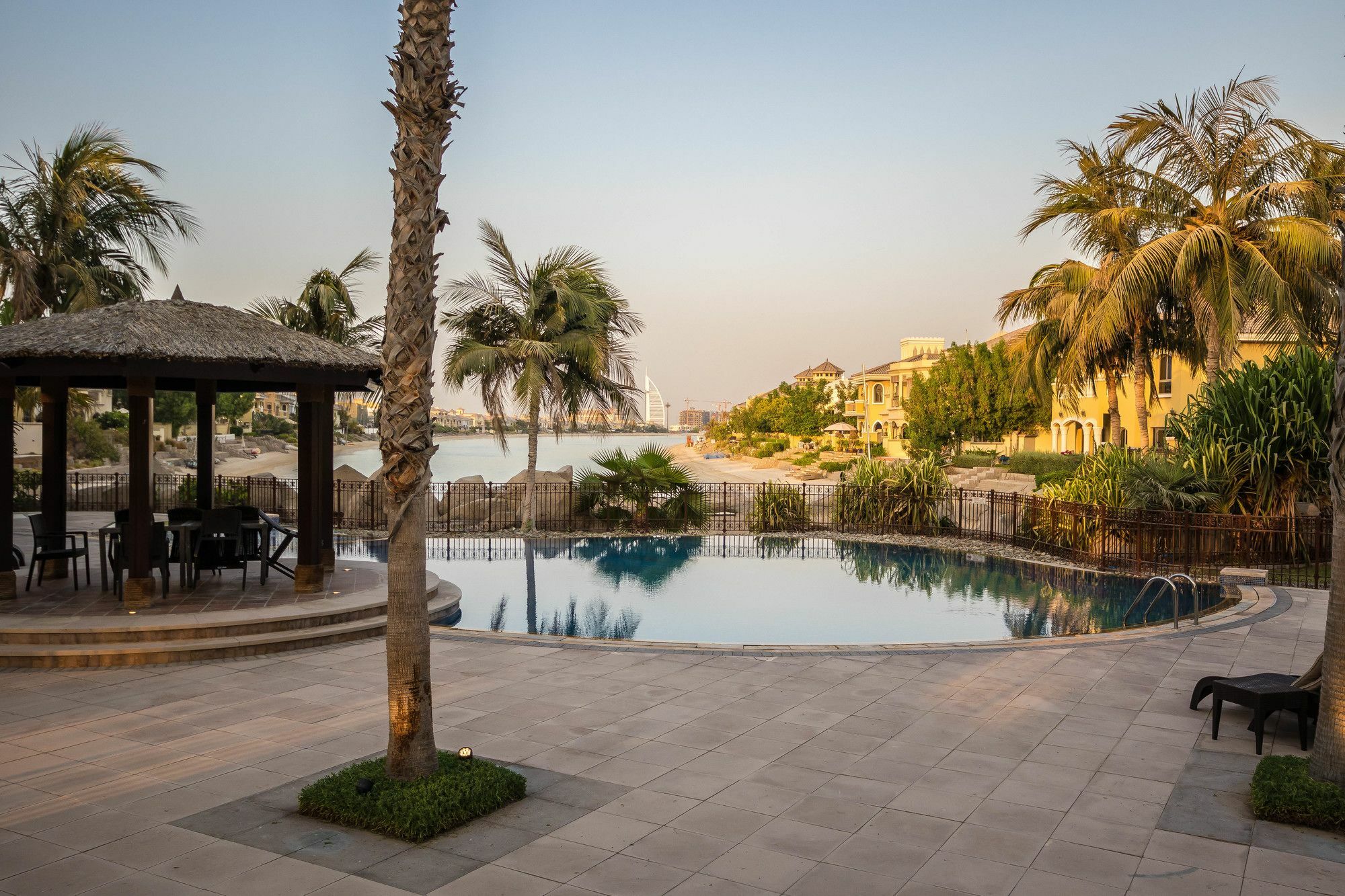 Yanjoon Holiday Homes - Palm Jumeirah Frond A Villas 迪拜 外观 照片